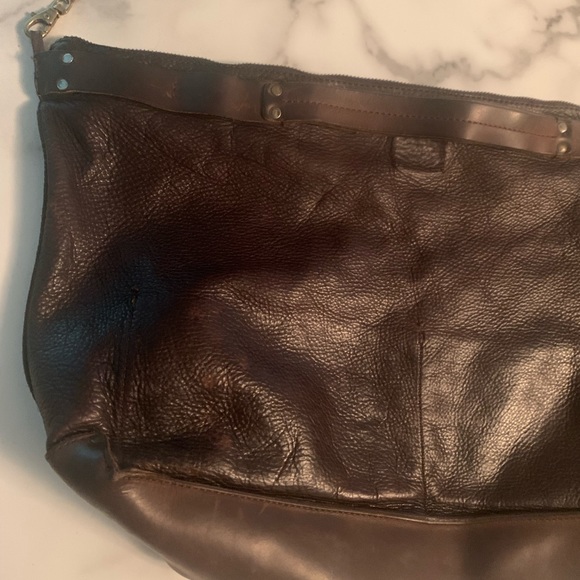 Large Slouchy leather cross body bag - Picture 3 of 6